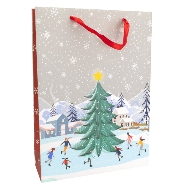 Winterliche Geschenktasche mit Motiv einer verschneiten Landschaft in den Maßen 34,5 x 25 x 8,5 cm aus FSC-Mix zertifiziertem Papier