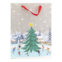 Winterliche Geschenktasche mit Motiv einer verschneiten Landschaft in den Maßen 34,5 x 25 x 8,5 cm aus FSC-Mix zertifiziertem Papier