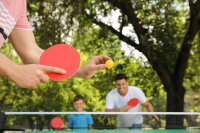 Tischtennisschläger-Set für Training bestehend aus zwei Schlägern aus FSC-zertifiziertem Holz und drei Bällen