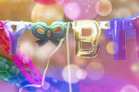 Bunte Partygirlande mit der Aufschrift Happy Birthday in ca 1,55 Metern Länge aus FSC-Mix Material