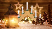 LED-Adventsleuchter mit 7 Kerzenlichtern für innen, batteriebetrieben, aus Holz