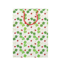Grüne Geschenktasche mit Glücksklee-Motiv in der Größe L (35 x 25 x 8 cm) aus FSC-Mix Material