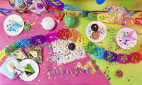 Bunte Wabengirlande, 2 Stück, je 6 Meter lang und 12 cm breit, aus FSC-Mix Material – perfekte Dekoration für Partys und Veranstaltungen